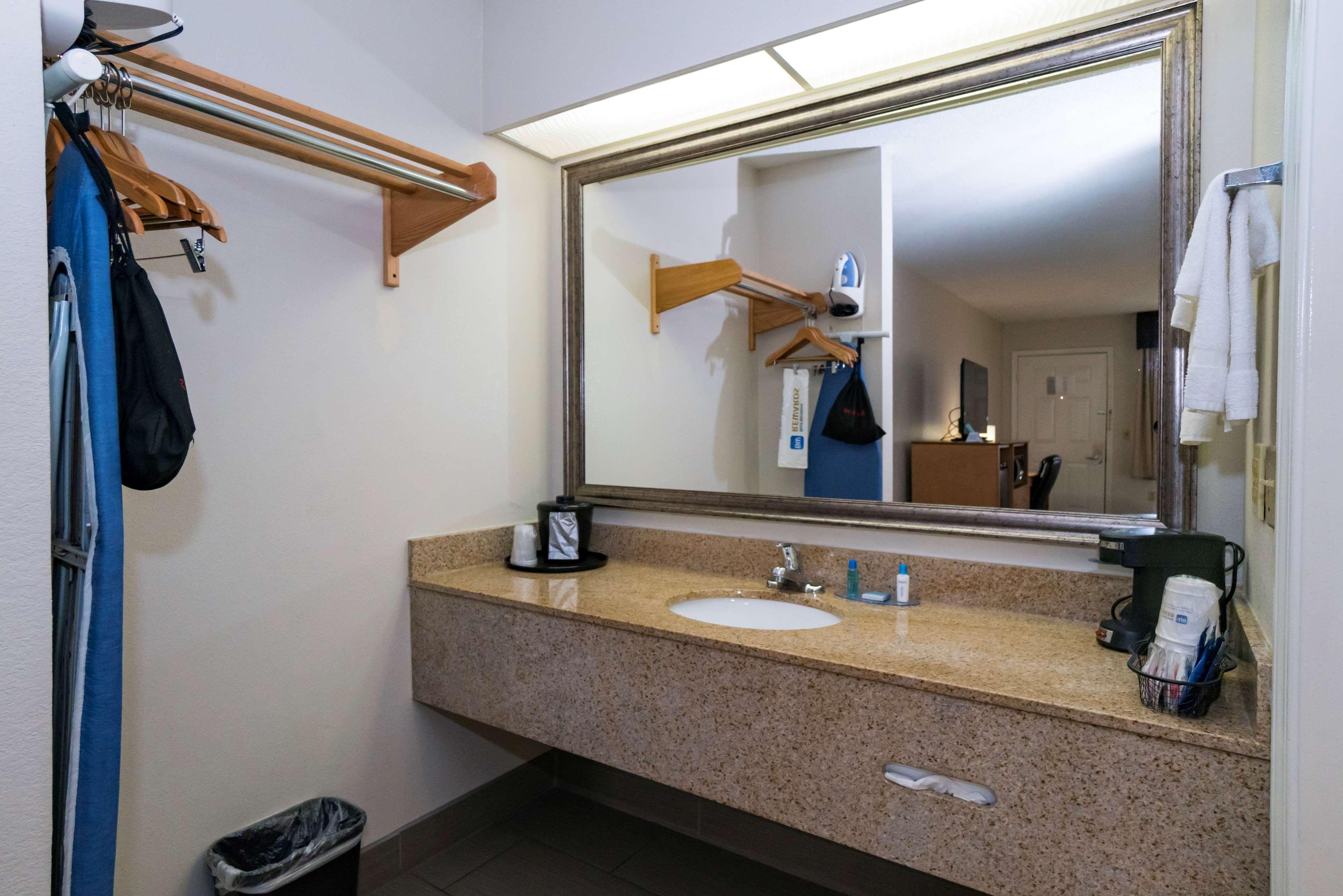 Best Western Airport Inn Pearl Esterno foto
