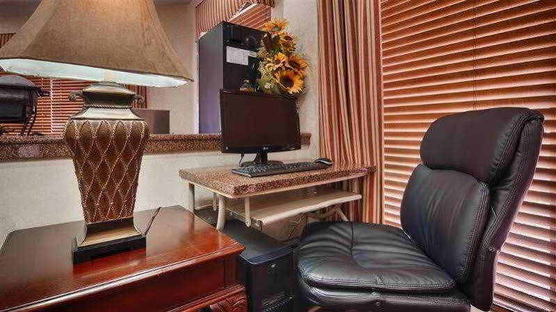 Best Western Airport Inn Pearl Esterno foto